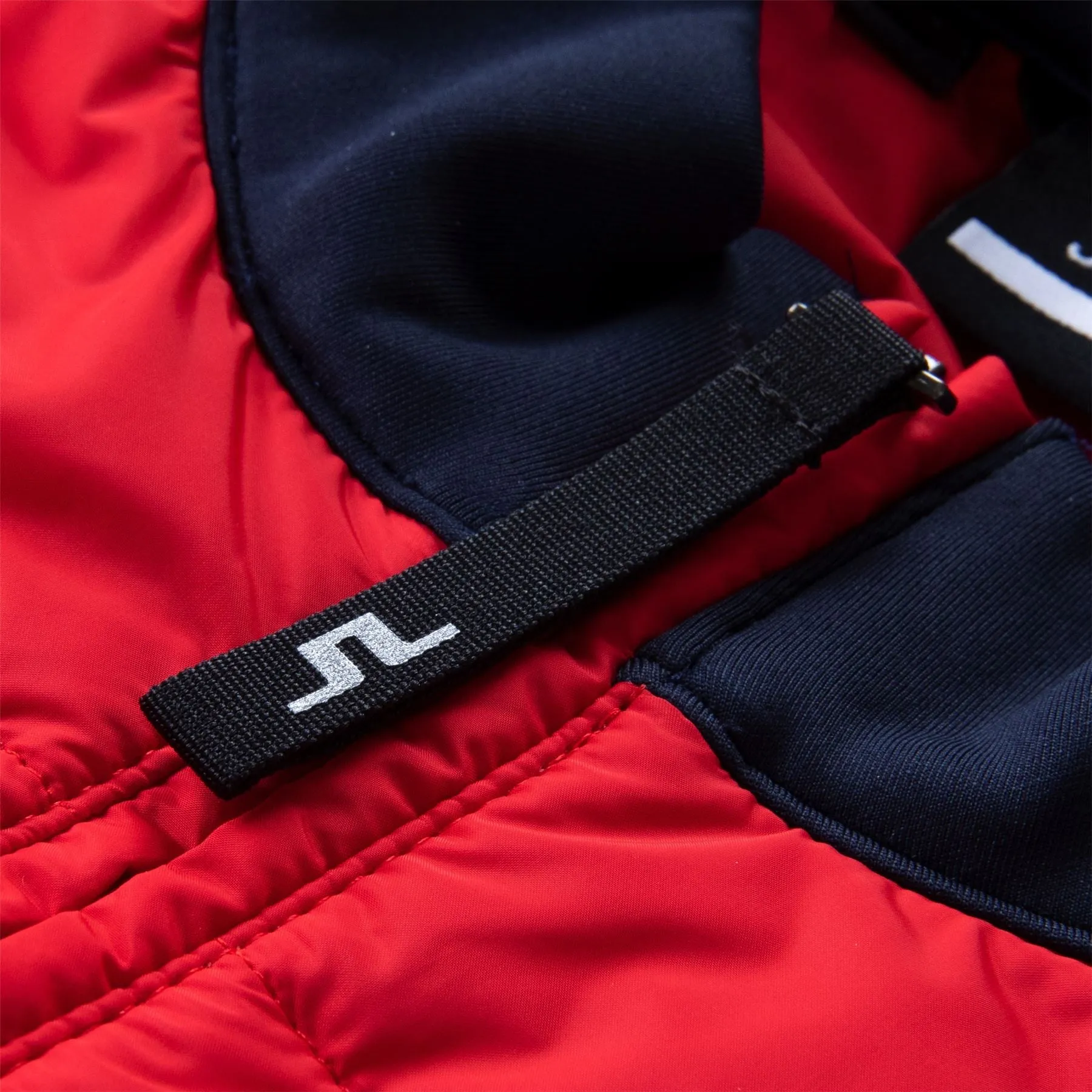 Kenny Hybrid Vest Barbados Cherry - AW22